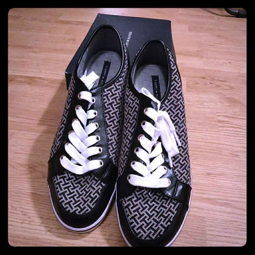 Tommy Hilfiger Shoe